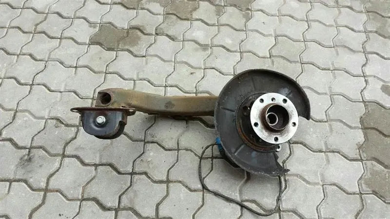 BMW Z4 E85 E86 Right Rear Hub 6774776 Wheel Bearing Housing Rear Right