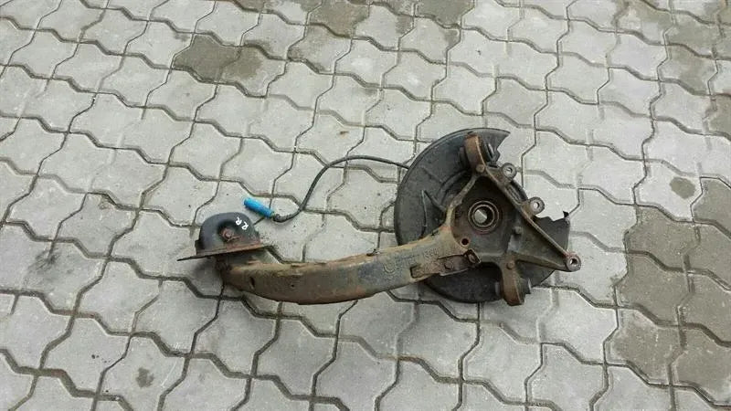 BMW Z4 E85 E86 Right Rear Hub 6774776 Wheel Bearing Housing Rear Right