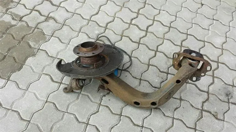 BMW Z4 E85 E86 Right Rear Hub 6774776 Wheel Bearing Housing Rear Right