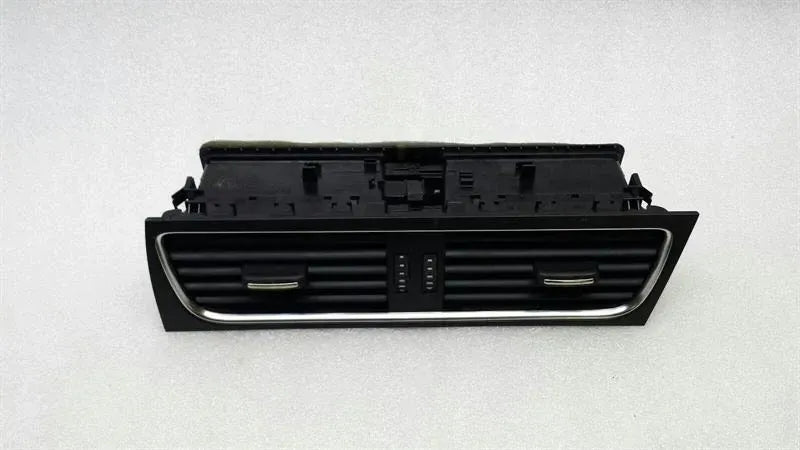 Audi A4 8K RHD Centre Air Vent 8T2820951B Right Hand Drive