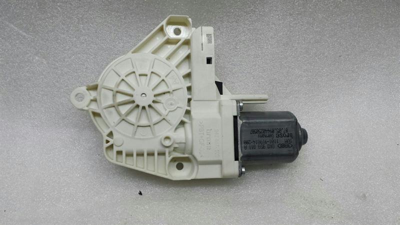 Audi A4 8K door window motor 8K0959811A window regulator motor