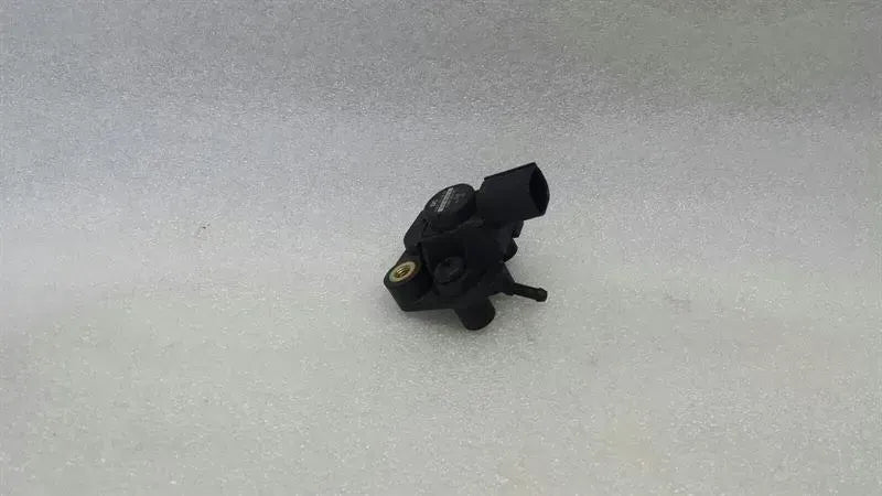 Mercedes E Class W212 Pressure Sensor A0071530028 Charge Air Boost Pressure Sensor