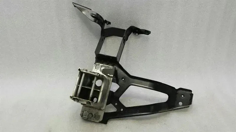 BMW 5 Series E60 Front Left Bumper Bracket 7163483 Holder Bumper Left