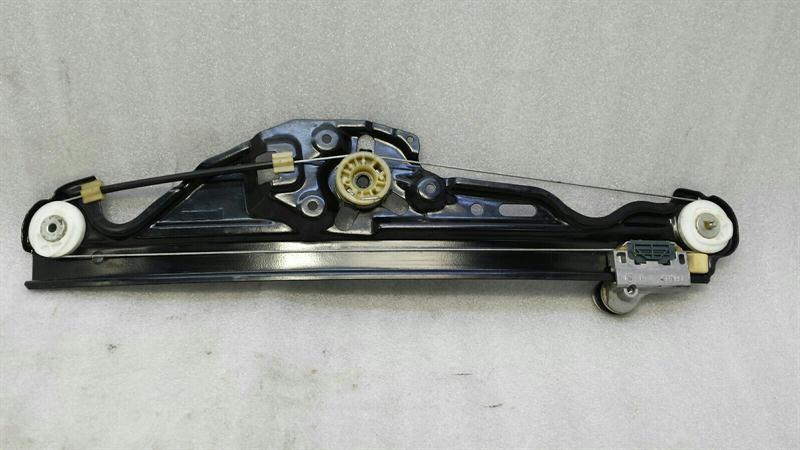BMW 5 Series E60 Right Rear Door Winder 7184744 Window Regulator Rear Right