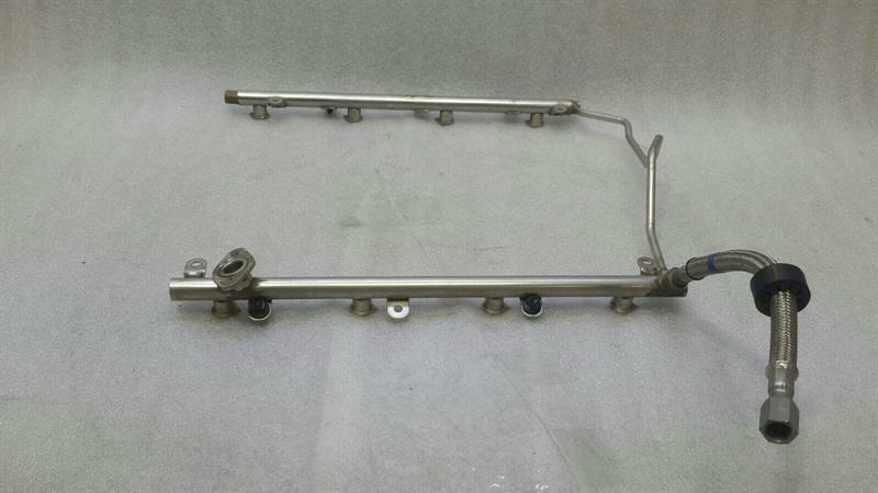 Mercedes CL63 AMG W216 Fuel Rail A1560701895 Injection Strip Pipe Distributor M156