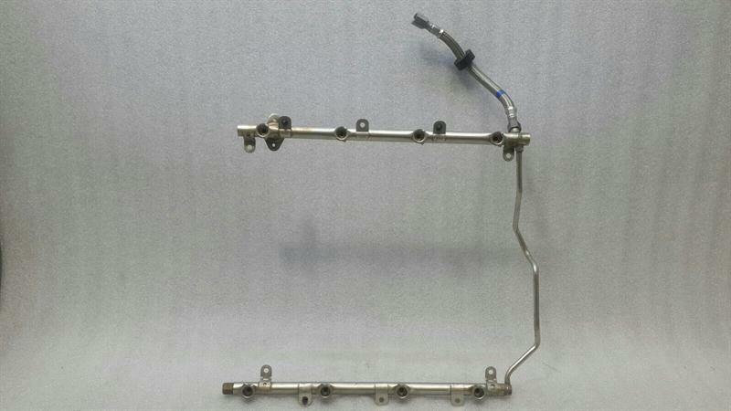 Mercedes CL63 AMG W216 Fuel Rail A1560701895 Injection Strip Pipe Distributor M156