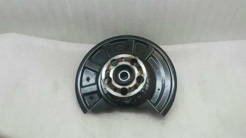 Mercedes E63 AMG W212 Right Rear Hub A2043500841 Wheel Bearing Housing Rear Right
