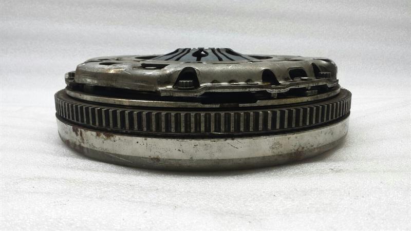 VW Passat 2010 Clutch Basket 03L105266BS 03L105264Q flywheel + clutch kit