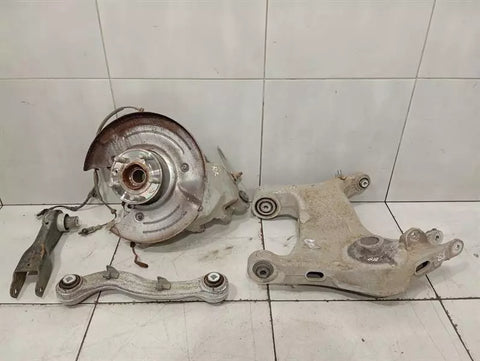 Jaguar i-PACE X590 EV400 Right Rear Hub T4K9597 Wheel Bearing Housing Rear Right