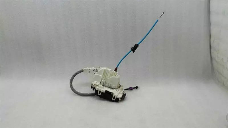 Mercedes GLA X156 front left door lock A1667200135 door lock front left