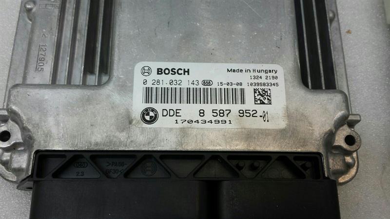 BMW 1 Series F21 F20 Engine Control Unit 8587952 ECU Engine Control Unit B37D15A