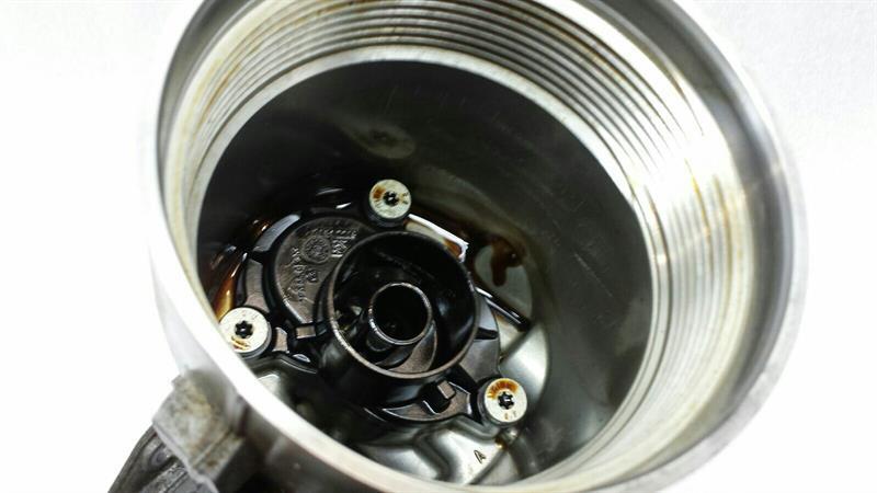 BMW E92 S65 V8 M3 oil filter with oil cooler connection 11427841587 oil filter housing