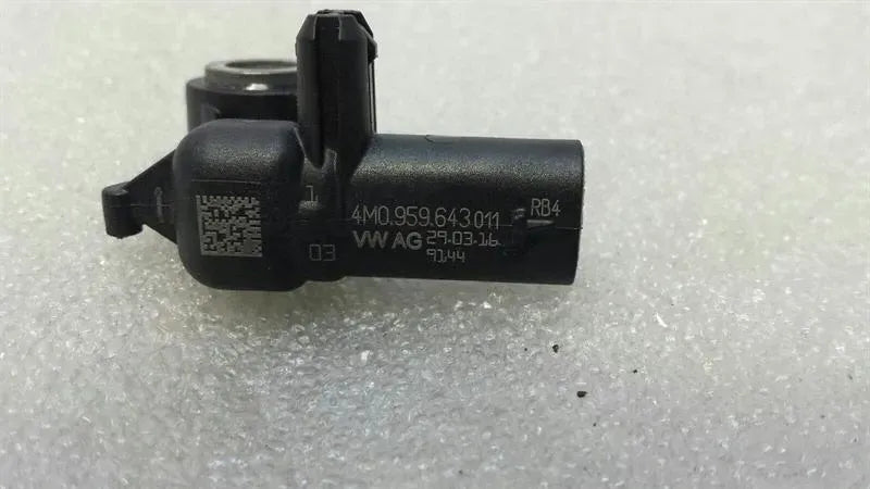 Audi A4 8W crash sensor 4M0959643 impact sensor