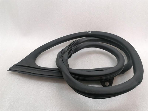 Porsche Taycan 9J Door Seal 9J0831722 Door Seals FRONT RIGHT FRONT RIGHT