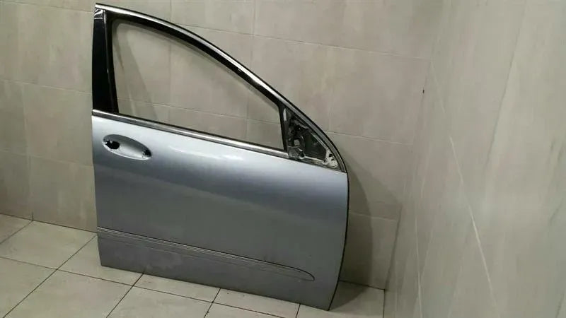 Mercedes R Class W251 Right Front Door A2517200205 Front Right Door.