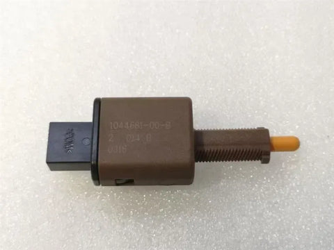 TESLA MODEL 3 STANDARD RANGE Sensor 1044681-00-B BRAKE SWITCH