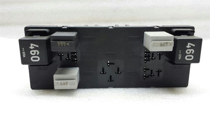 VW Passat 3C 2.0 TDi Fuse Box 3C0937049AE on-board power control unit