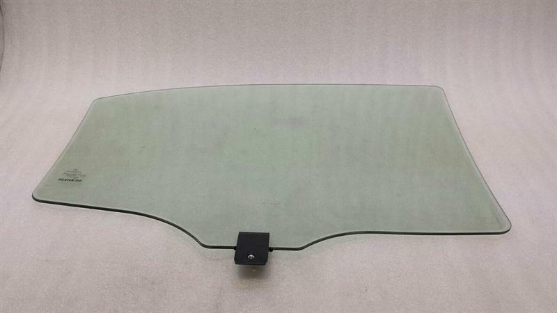 Mercedes S-Class W221 Left Rear Door Glass A2217301718 Rear Door Window LWB