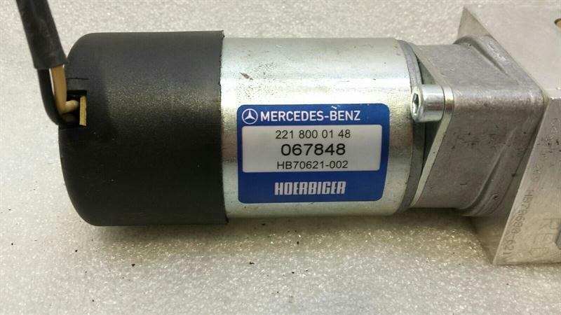 Mercedes W221 boot lid hydraulic pump A2218000148 tailgate hydraulic pump