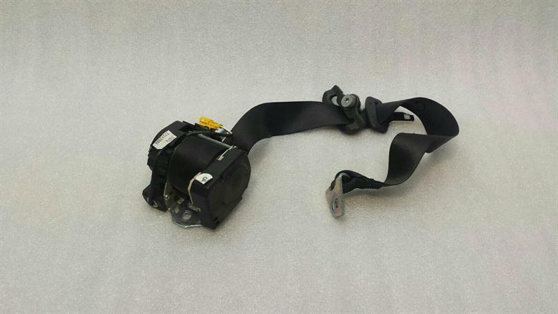 Mercedes S-class W221 rear seat belt A2218602885 seat belt rear right