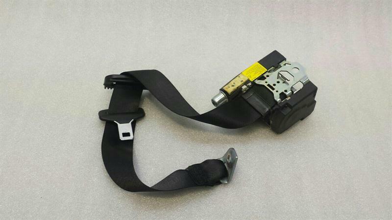 Mercedes S-class W221 rear seat belt A2218602885 seat belt rear right