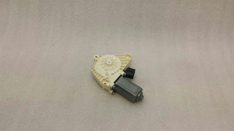 Mercedes S-Class W221 RRH Door Window Motor A2218203042 Window Regulator Motor