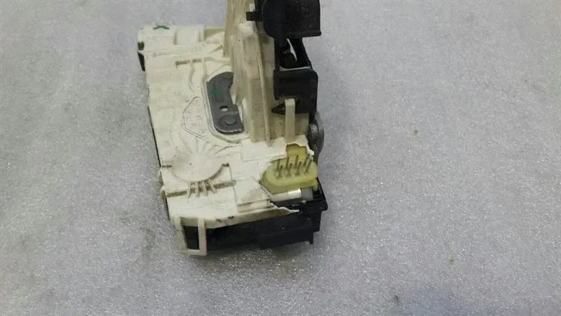 Mercedes E Class W207 Left Door Lock A2047202535 Door Lock Left Faulty