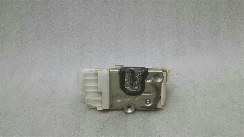 Mercedes R Class W251 front left door lock A2517200735 door lock front Li RHD