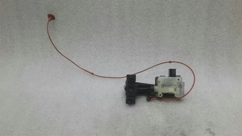 Mercedes R Class W251 Fuel Cap Actuator A2518200197 Fuel Flap Actuator Flap