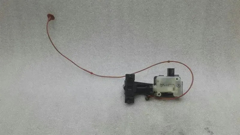 Mercedes R Class W251 Fuel Cap Actuator A2518200197 Fuel Flap Actuator Flap