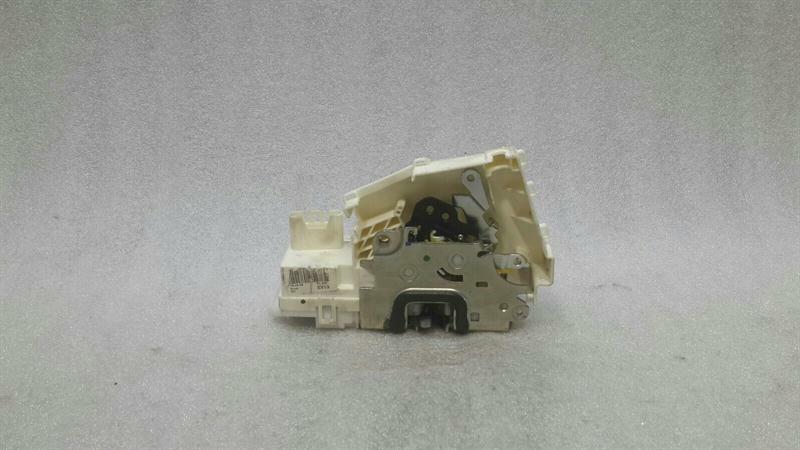 Mercedes R Class W251 front left door lock A2517200735 door lock front Li RHD