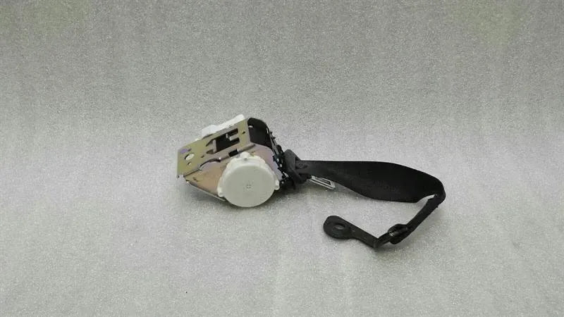 Mercedes C Class W204 rear seat belt A2048600085 seat belt belt rear
