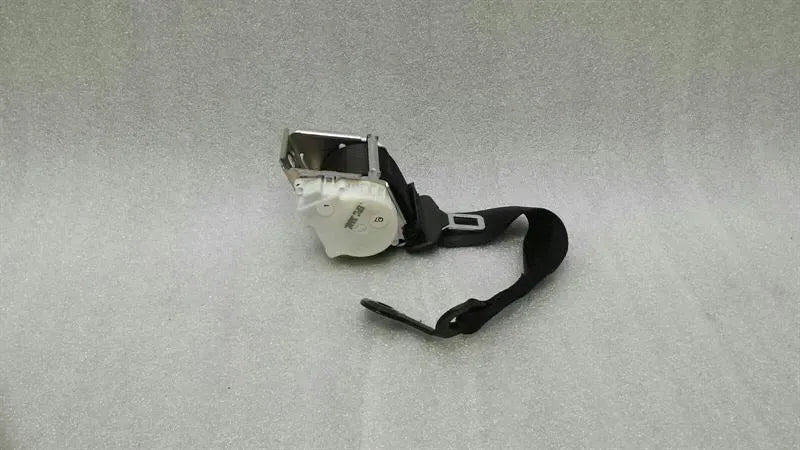 Mercedes C Class W204 rear seat belt A2048600085 seat belt belt rear