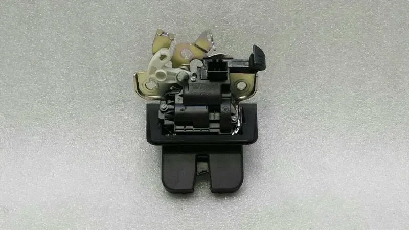 Audi RS3 8V A1 8X Q5 8R boat lock 8R0827505 tailgate lock