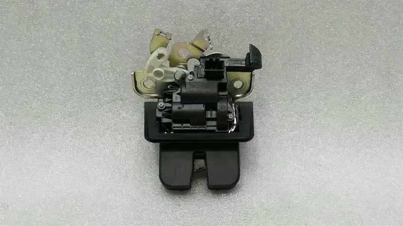 Audi RS3 8V A1 8X Q5 8R boat lock 8R0827505 tailgate lock