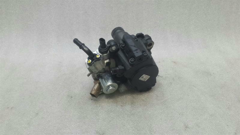 Mercedes C W205 Fuel Pump Mechanical A6510703301 Fuel Pump OM651