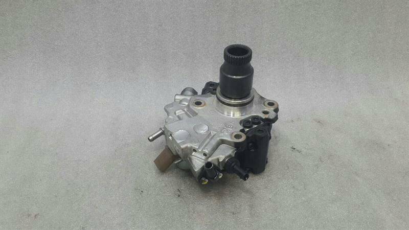 Mercedes C W205 Fuel Pump Mechanical A6510703301 Fuel Pump OM651