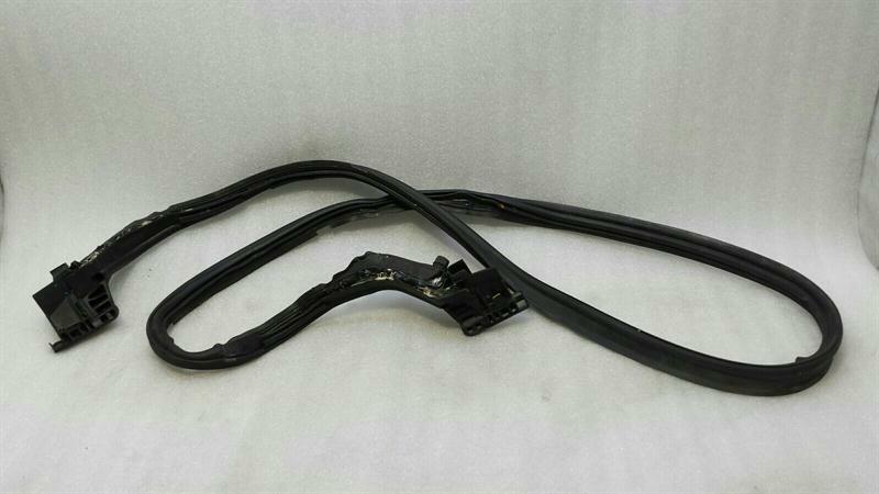 Mercedes SLK R172 Boot Lid Seal A1727500800 Tailgate Seals