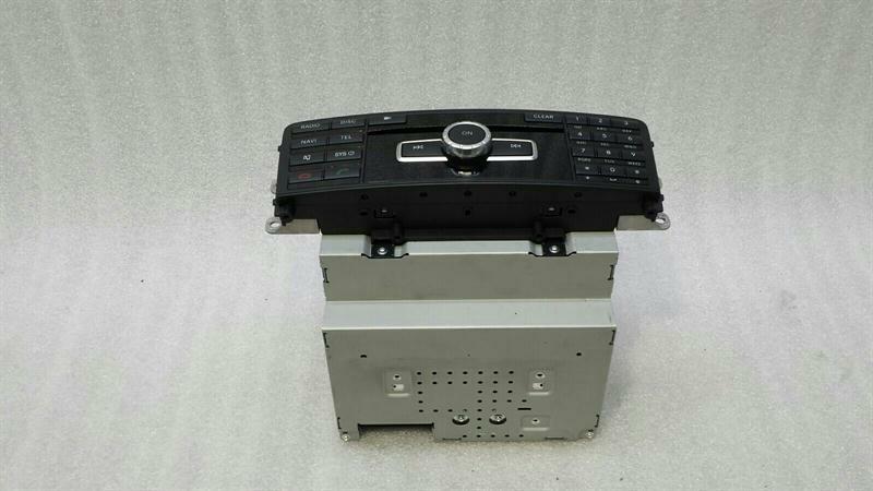 Mercedes SLK R172 CD player A1729007408 audio system controller navigation