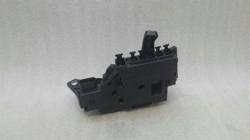 Mercedes C Class W205 Fuse Box A2055407011 Fuse Box
