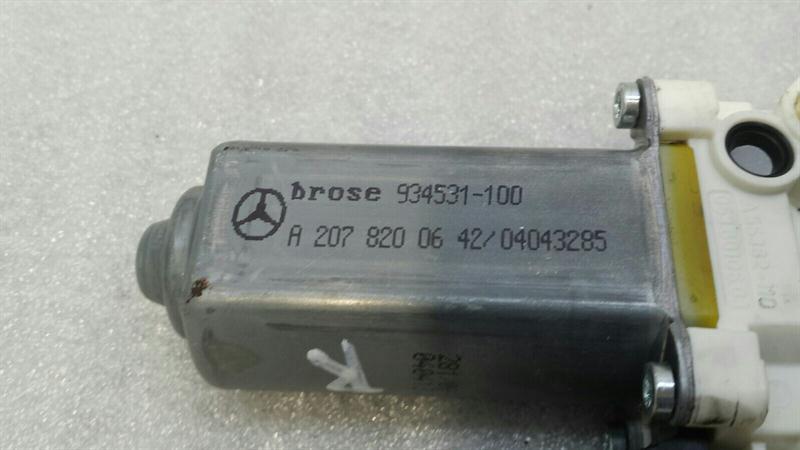 Mercedes SLK R172 right door window motor A2078200642 window regulator motor right