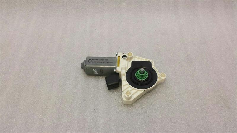 Mercedes SLK R172 right door window motor A2078200642 window regulator motor right