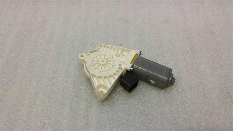 Mercedes SLK R172 right door window motor A2078200642 window regulator motor right
