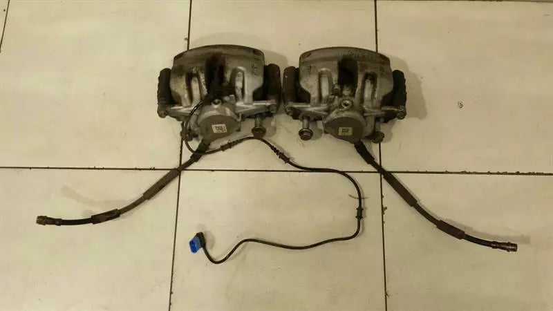 Mercedes hybrid W205 front caliper A2054210381 caliper front left + right