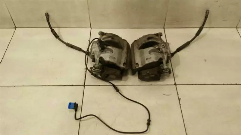 Mercedes hybrid W205 front caliper A2054210381 caliper front left + right