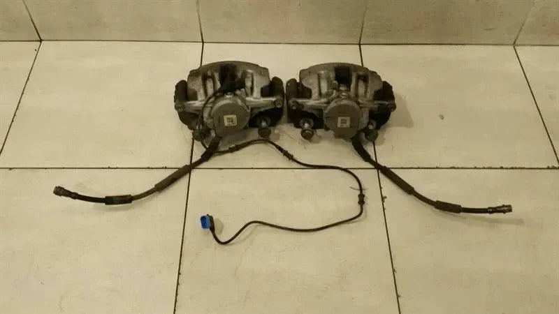Mercedes hybrid W205 front caliper A2054210381 caliper front left + right