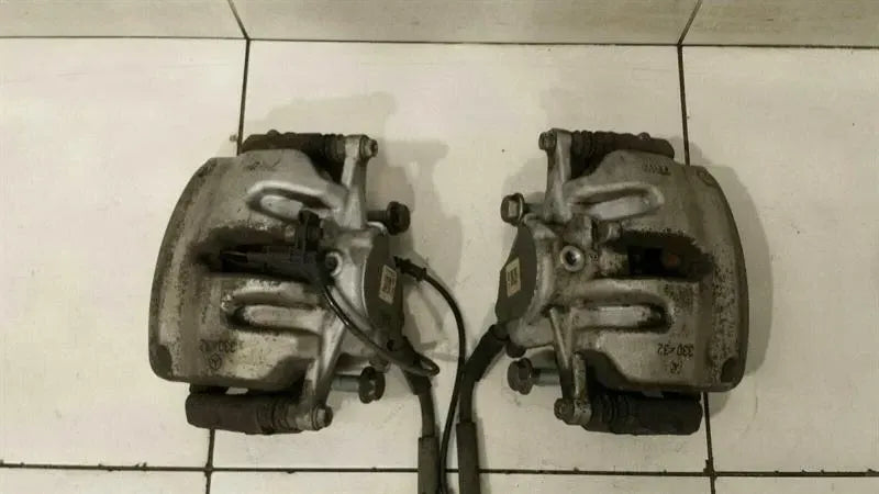 Mercedes hybrid W205 front caliper A2054210381 caliper front left + right