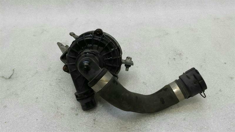 Mercedes C Class W205 Additional Cooling Pump A0005002586 Coolant Pump OM651