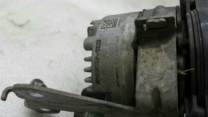 Mercedes C Class W205 Additional Cooling Pump A0005002586 Coolant Pump OM651