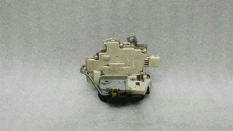 Audi RS4 8E B7 A4 rear right door lock 8E0839016AA door lock rear right